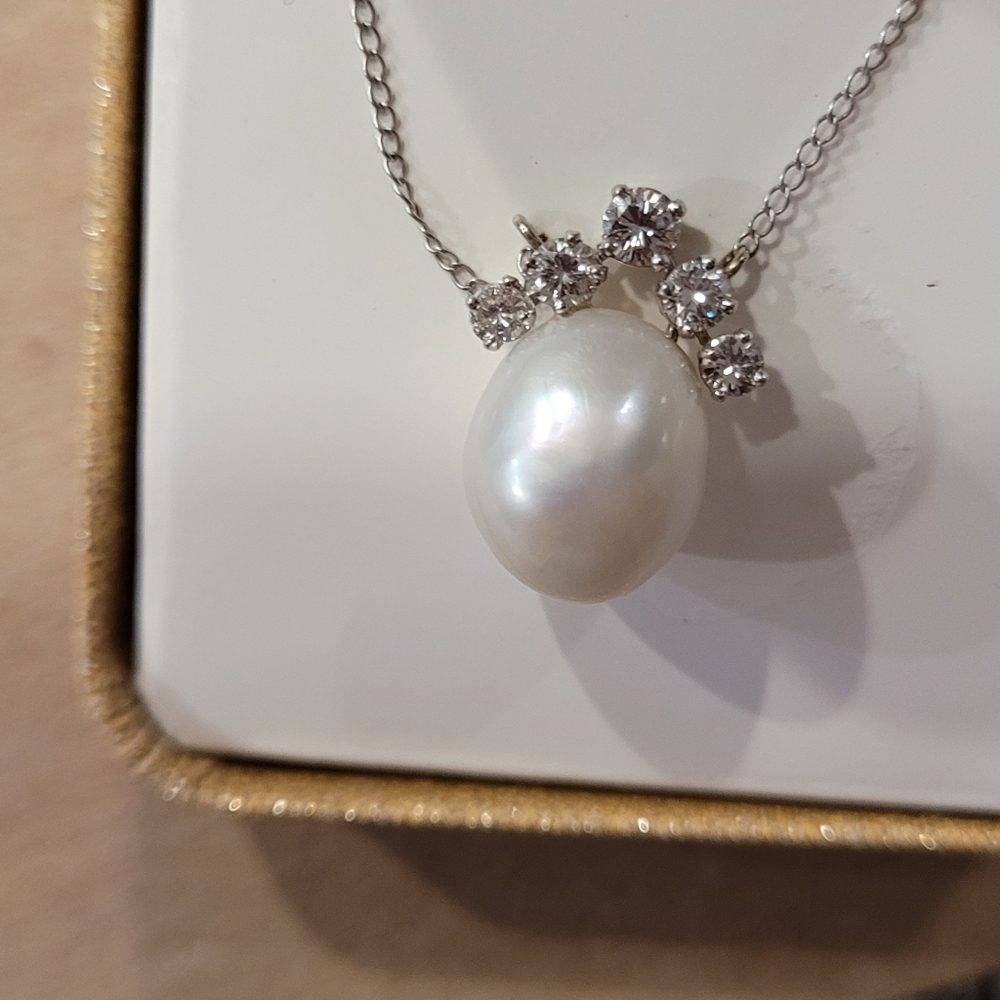 Freshwater Pearl with Rhinestone Accent - Picture 2 of 4